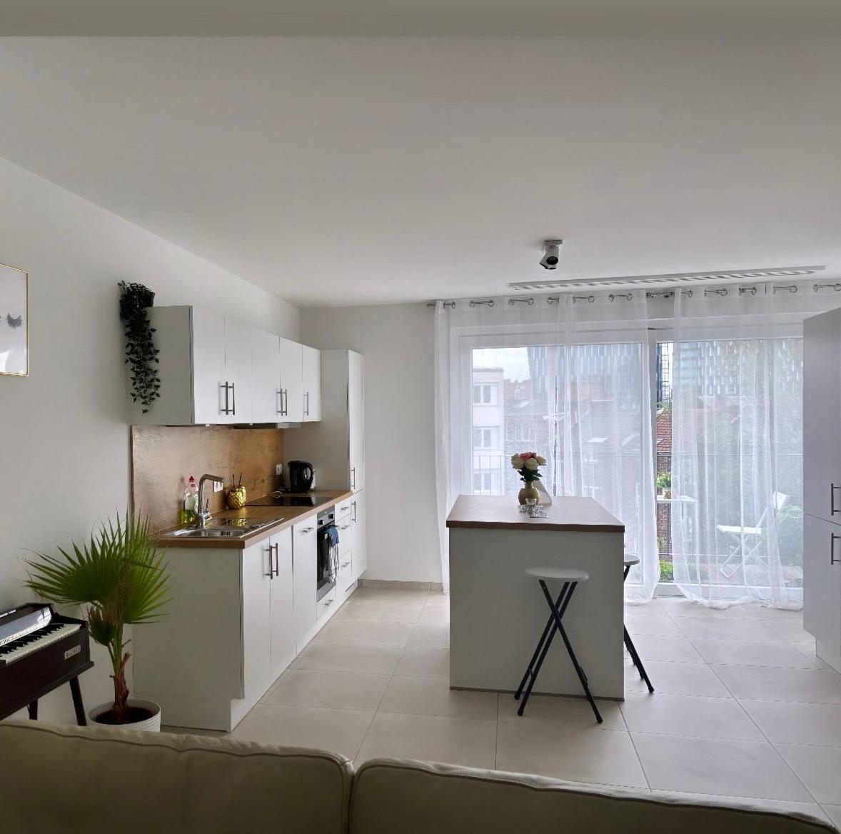 2 Bedrooms Luxury Apartment - Guillemins Luik Buitenkant foto